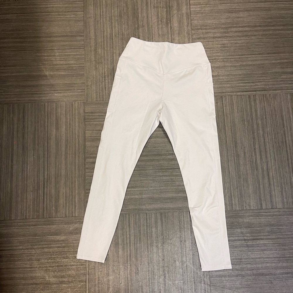 Women’s cropped white workout leggings - Picture 2 of 3